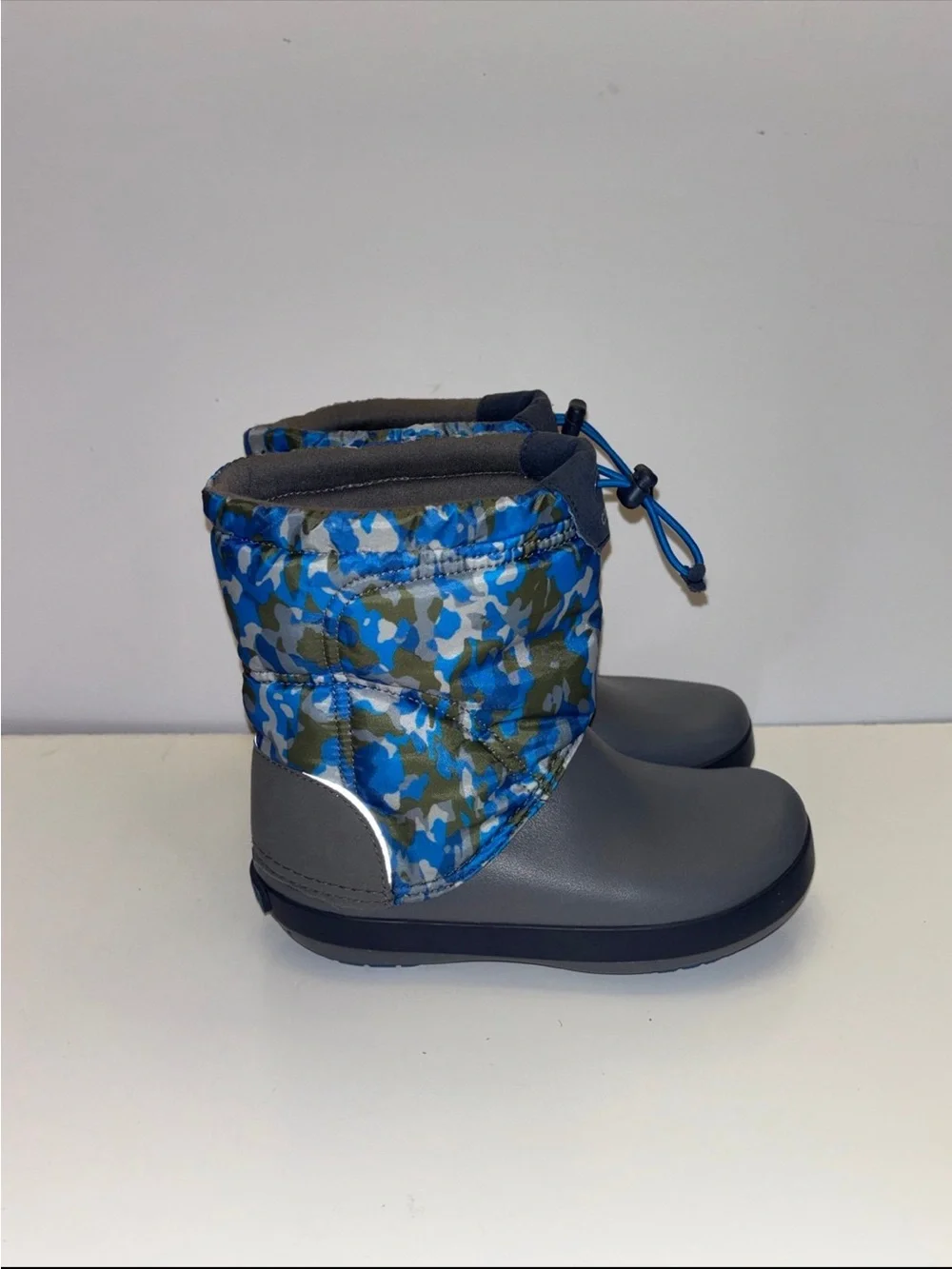 Kids crocs Crocband LodgePoint Graphic Winter boots blue camo and grey size J1